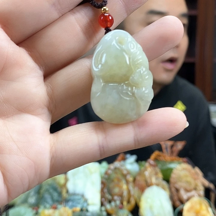 蛇纹石玉未镶嵌颈饰