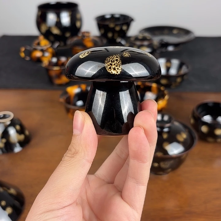 瓷点彩鹧鸪斑蘑菇盖置