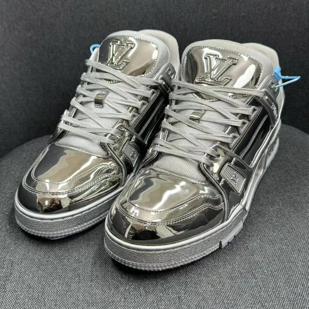 未使用 LouisVuitton/路易威登 漆皮亮面镜面银trainer奢鞋