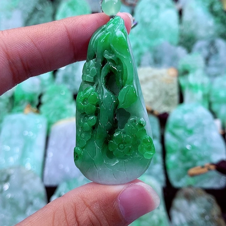 吊坠(不含链)未镶嵌翡翠