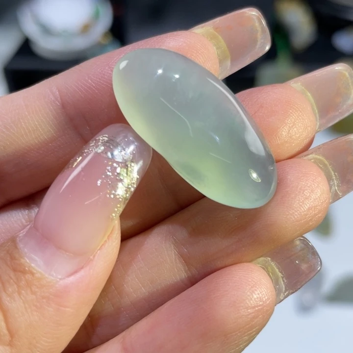 翡翠未镶嵌颈饰随形