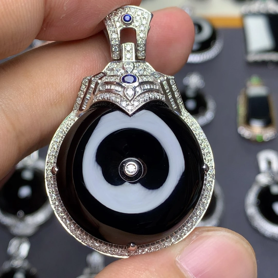 颈饰18K金镶嵌翡翠墨翠平安扣