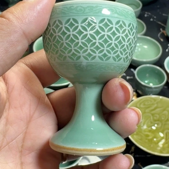龙泉青瓷手工玲珑杯