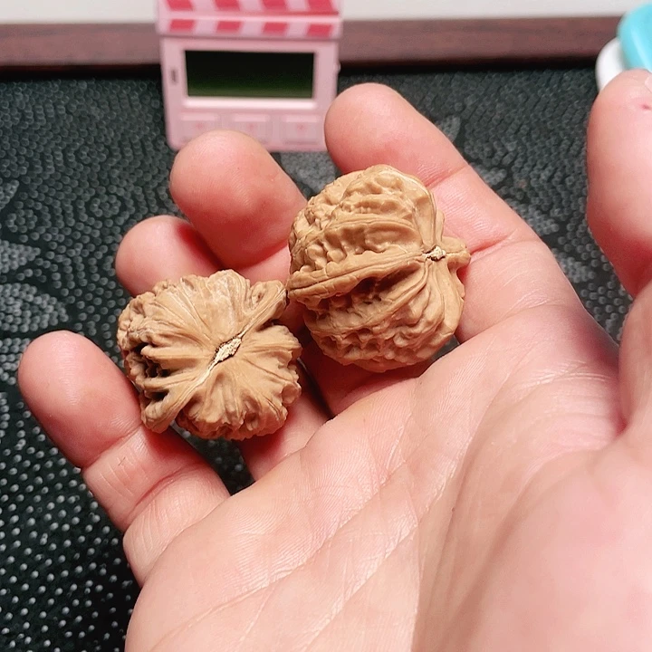 文玩核桃吊坠小***家三角白