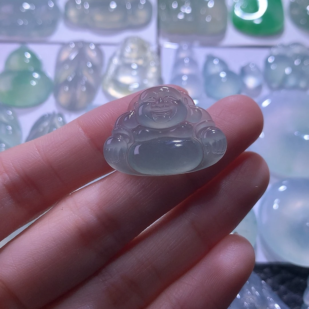 翡翠未镶嵌颈饰佛