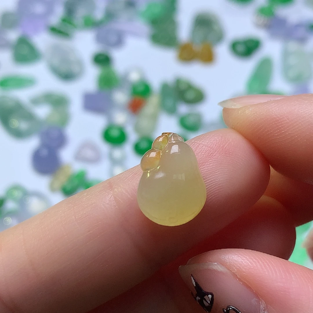 翡翠未镶嵌颈饰瓜