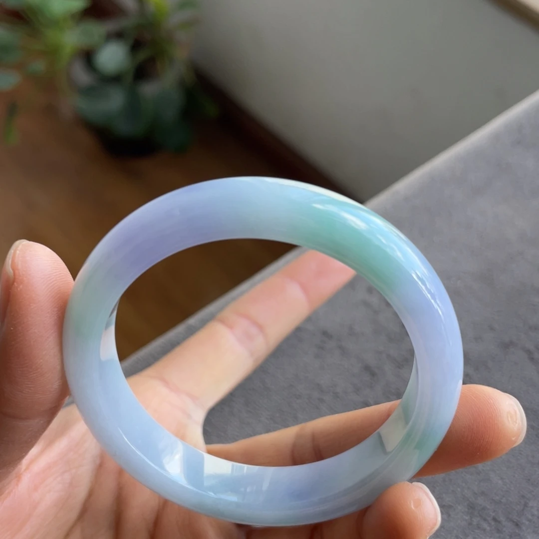 翡翠未镶嵌手镯春彩