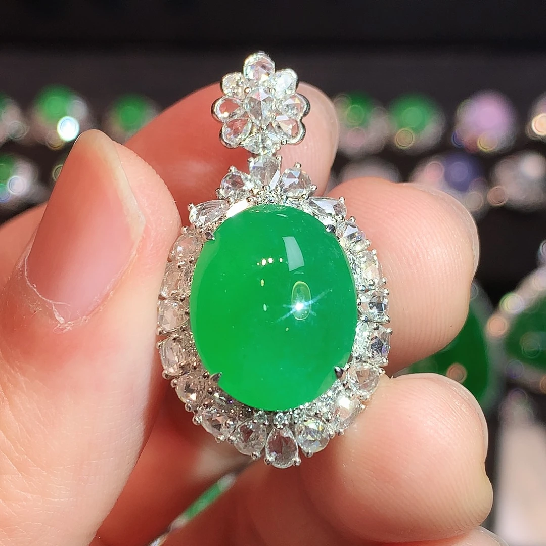 翡翠18K金镶嵌吊坠(赠链)高冰阳绿鸽子蛋吊坠