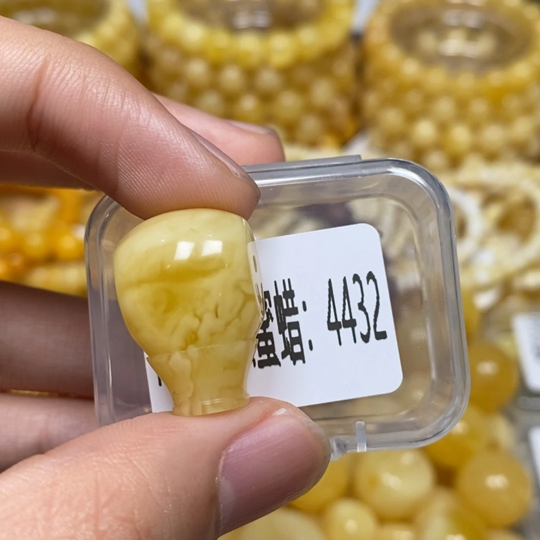 蜜蜡未镶嵌珠宝奇石4432