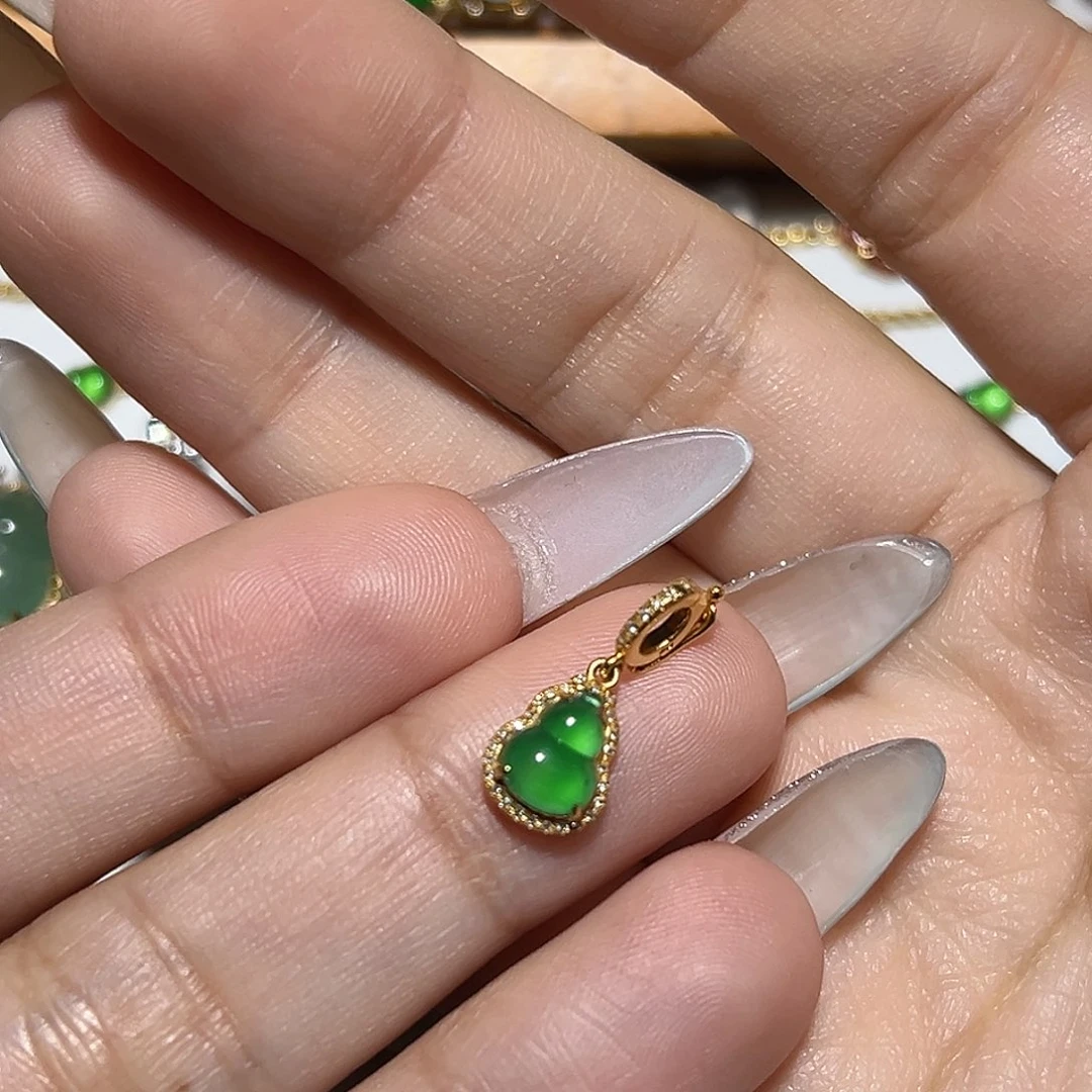 翡翠18K金镶嵌颈饰