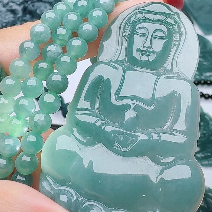 翡翠未镶嵌颈饰多样性发其一