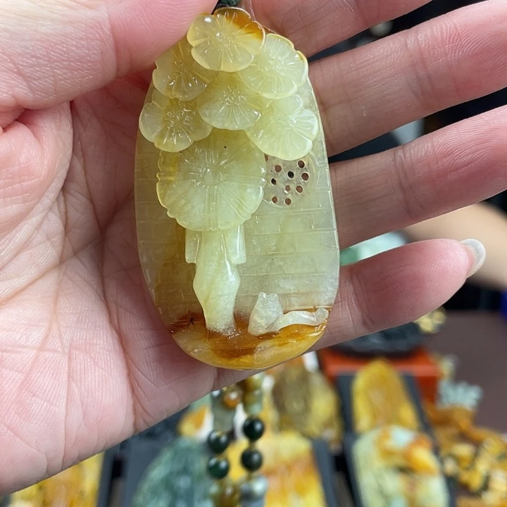 蛇纹石玉未镶嵌颈饰