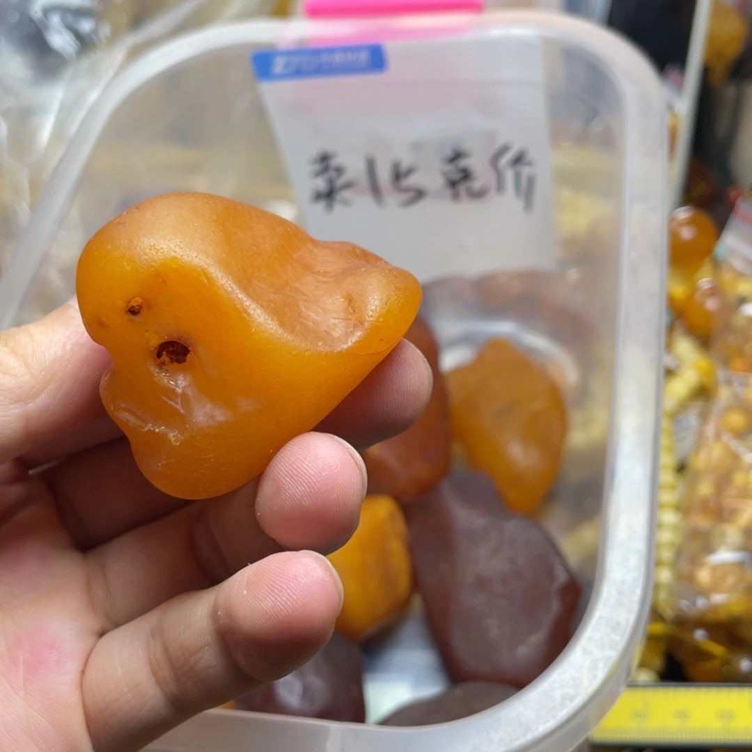 未镶嵌琥珀珠宝奇石