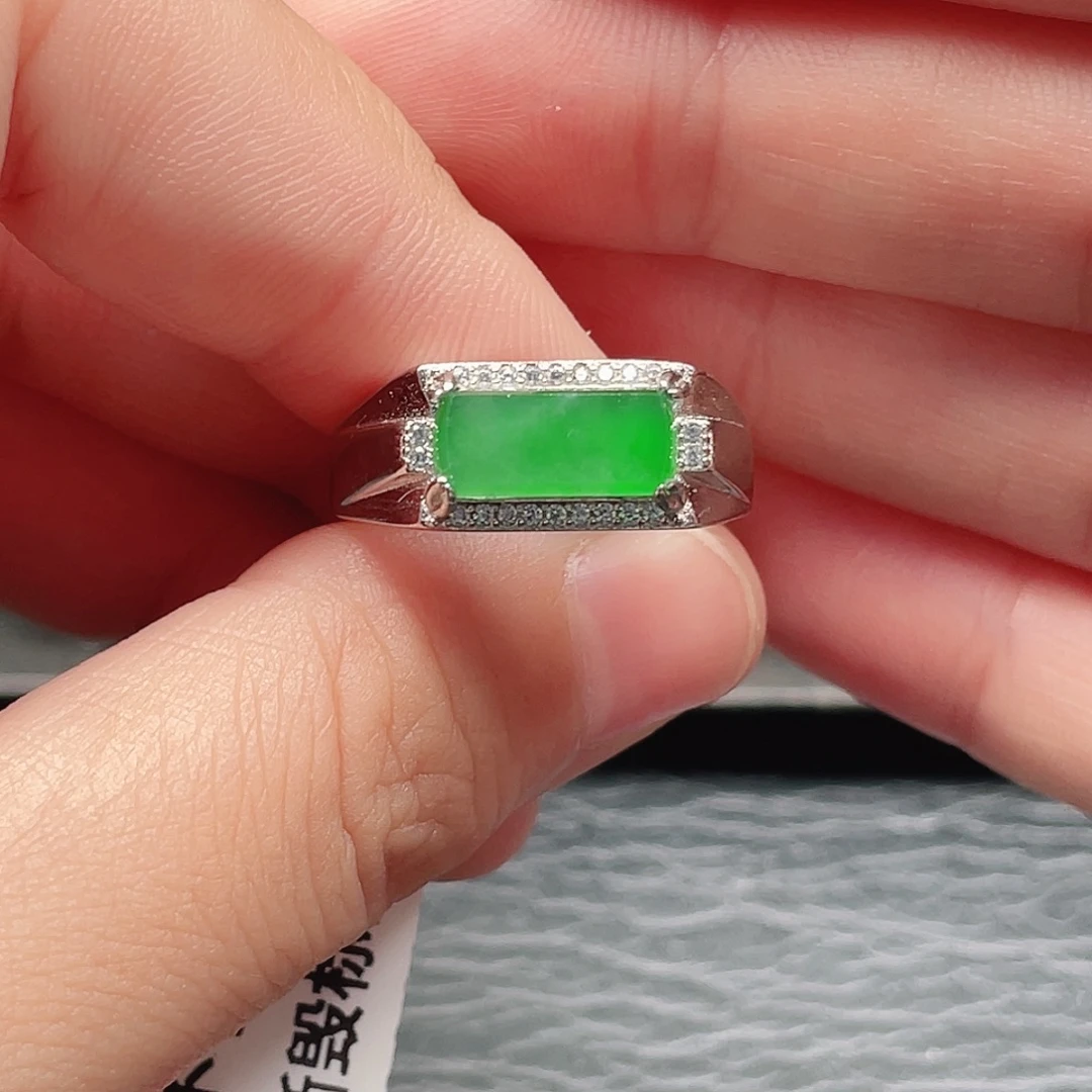 翡翠银S925镶嵌戒指没有运费险就3982