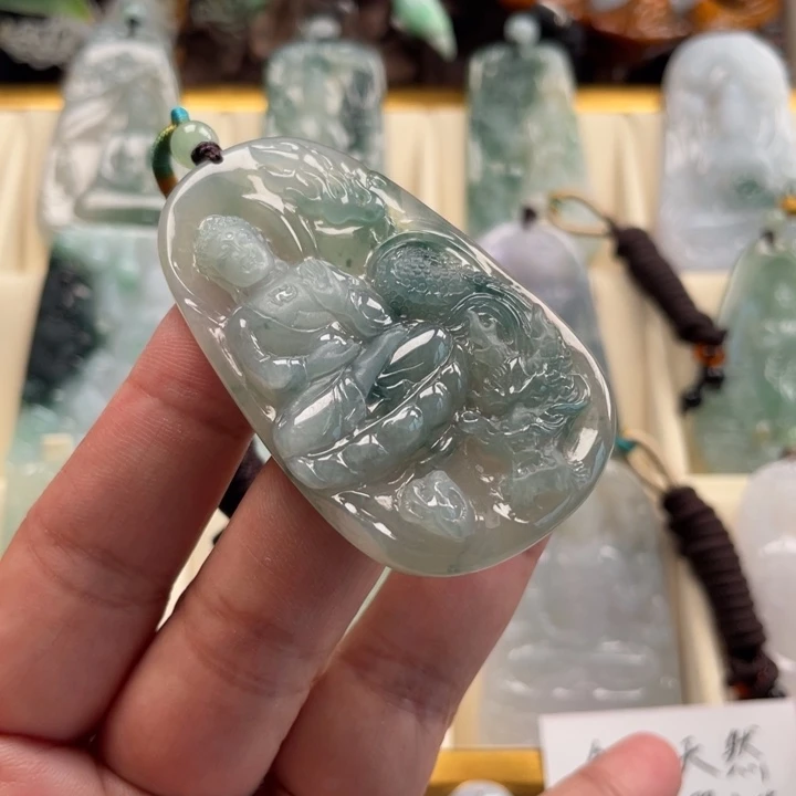 翡翠未镶嵌颈饰玉