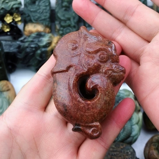 未镶嵌岫岩河磨玉（透闪石质玉）把件