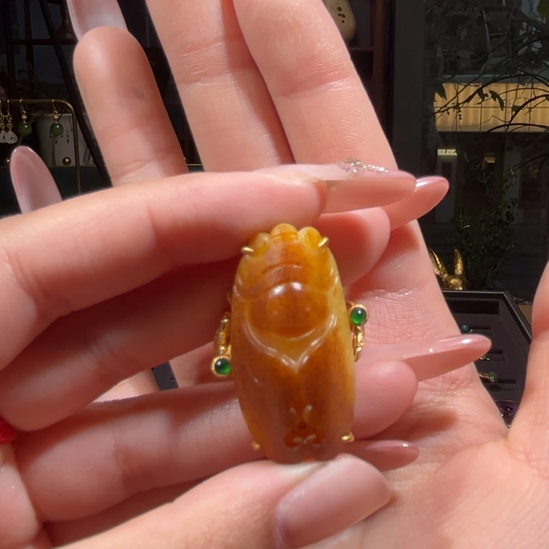 和田玉戒指18K金镶嵌于*睿金蝉