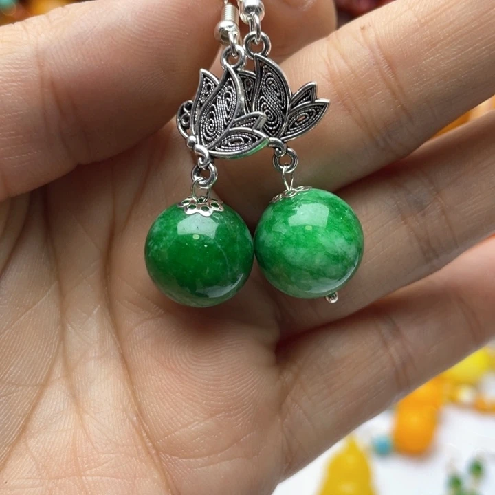 树脂制品49号绿色耳坠