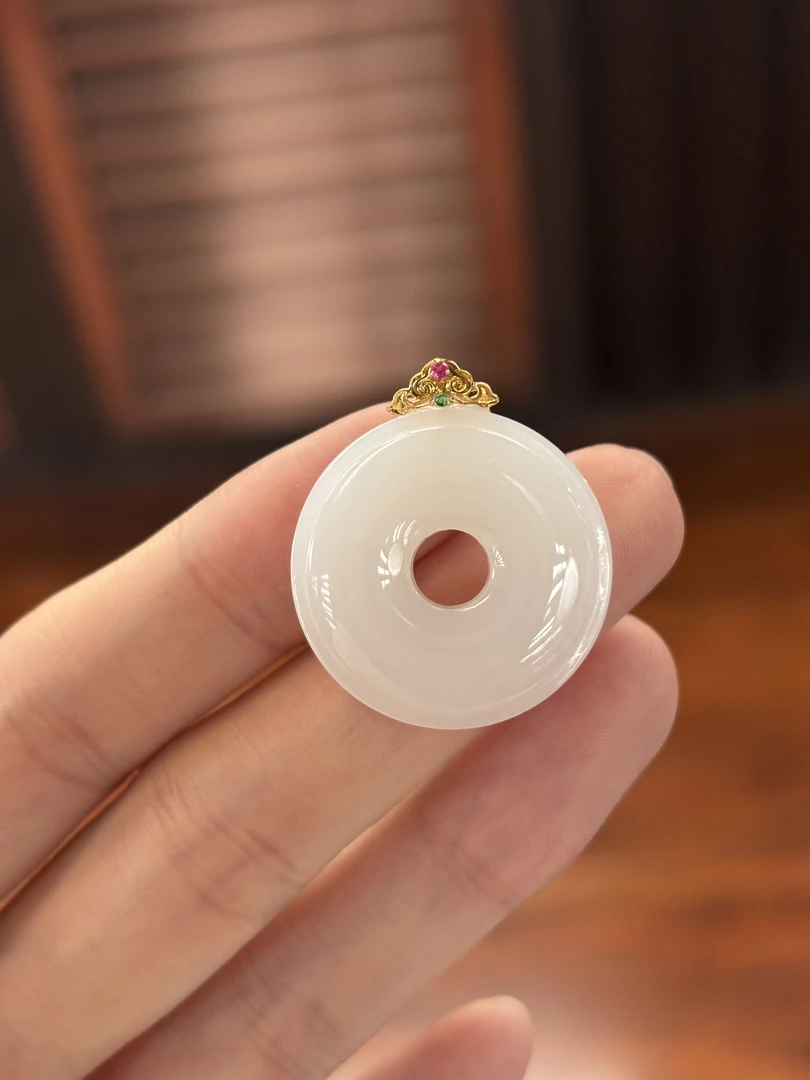 50920WM和田玉白玉金镶甜甜圈吊坠约25*6多样性发其一