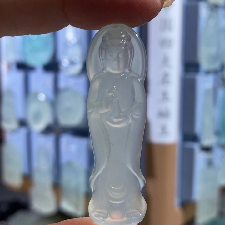 岫玉未镶嵌颈饰吊坠