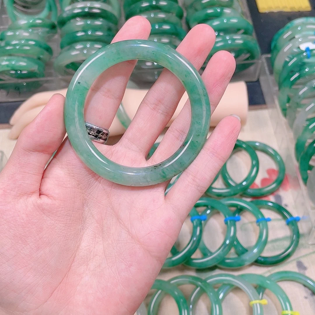 未镶嵌手镯石英质玉