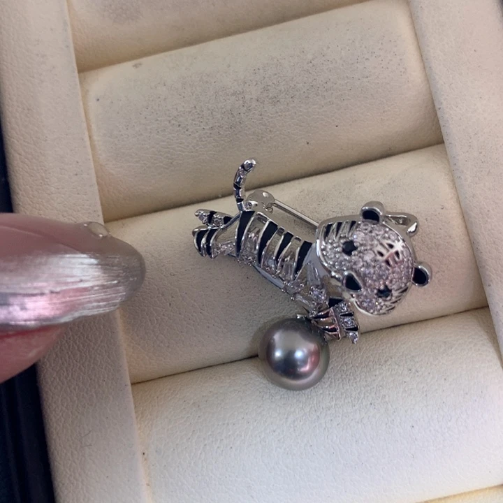 未镶嵌胸饰海水珍珠