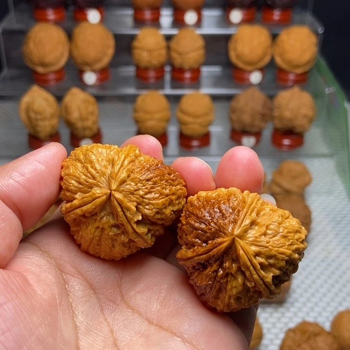 文玩核桃把件密石三棱15