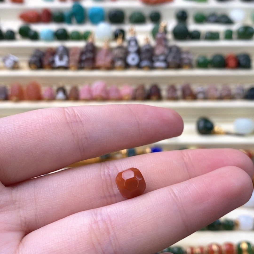 颈饰未镶嵌南红玛瑙