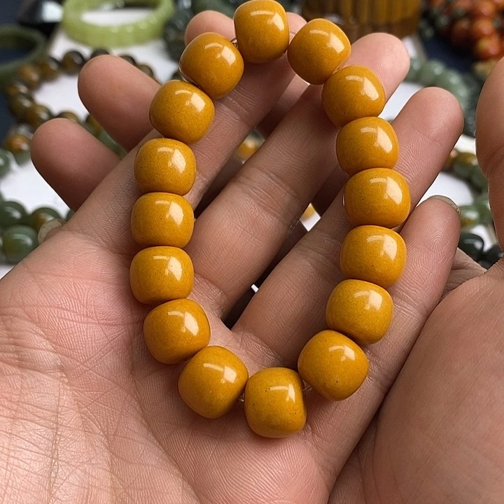 未镶嵌透闪石质玉珠宝奇石