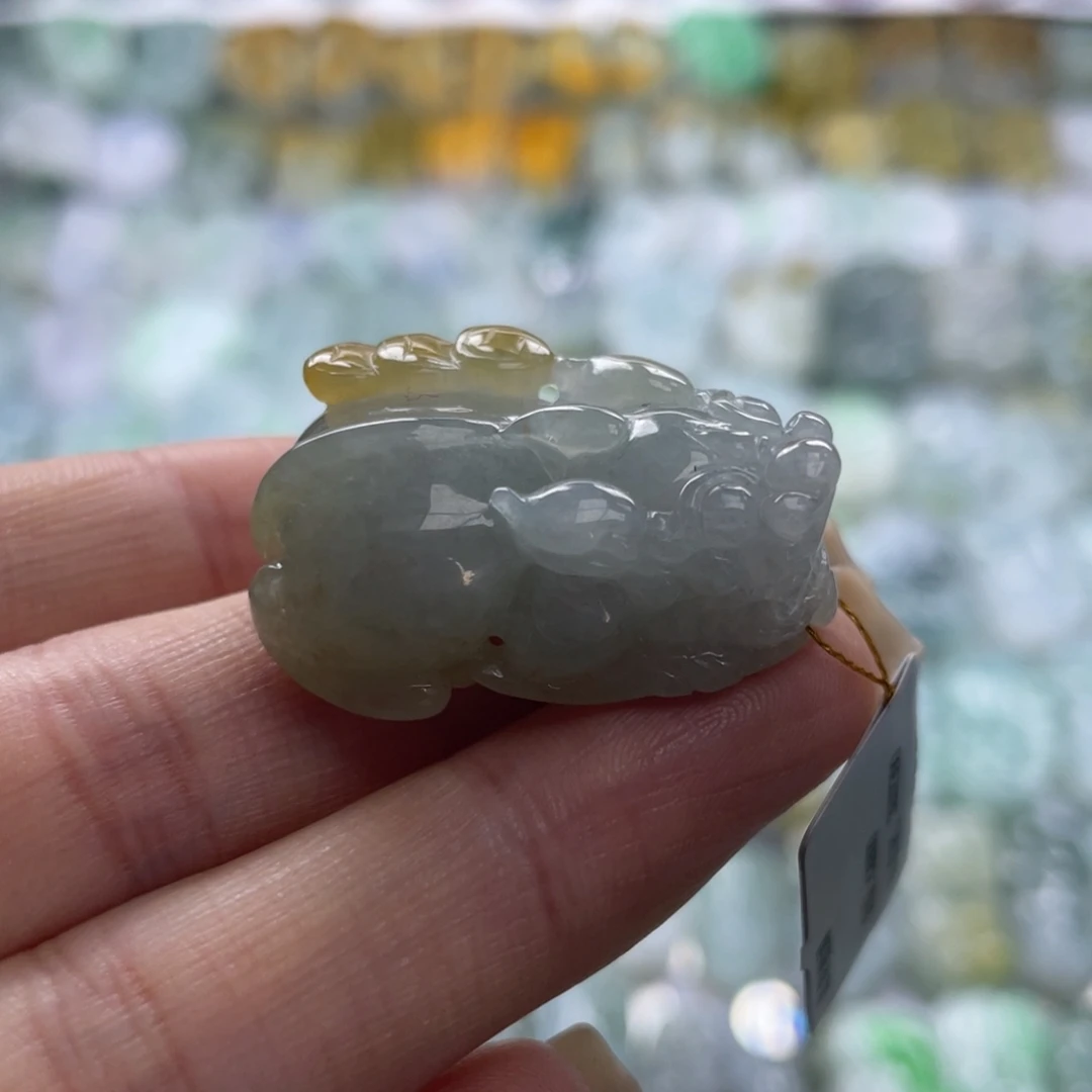 翡翠未镶嵌颈饰貔貅