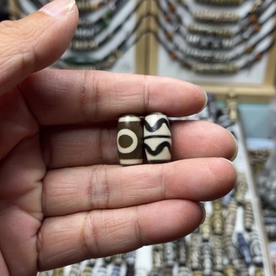 玛瑙/玉髓颈饰未镶嵌蛇**吉