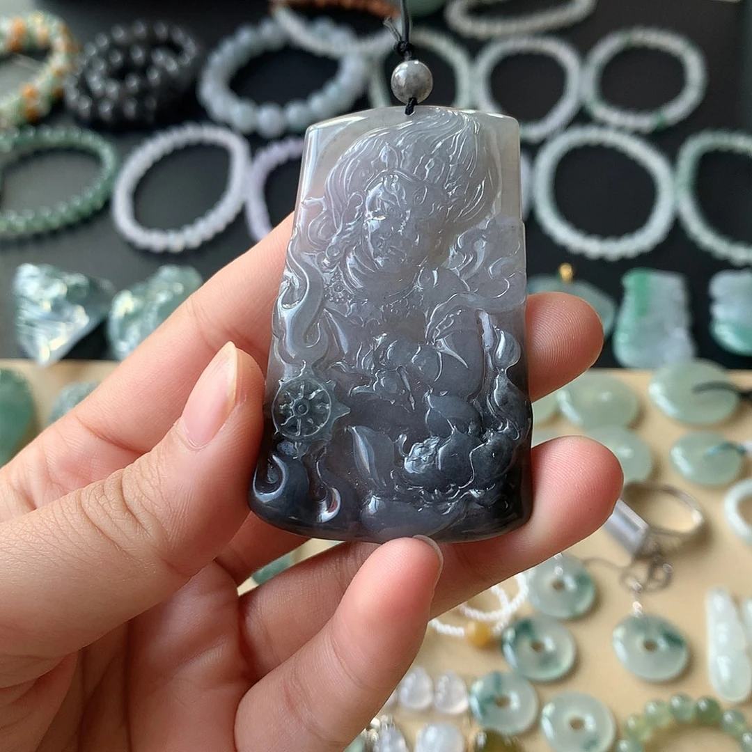 翡翠未镶嵌颈饰大黑天