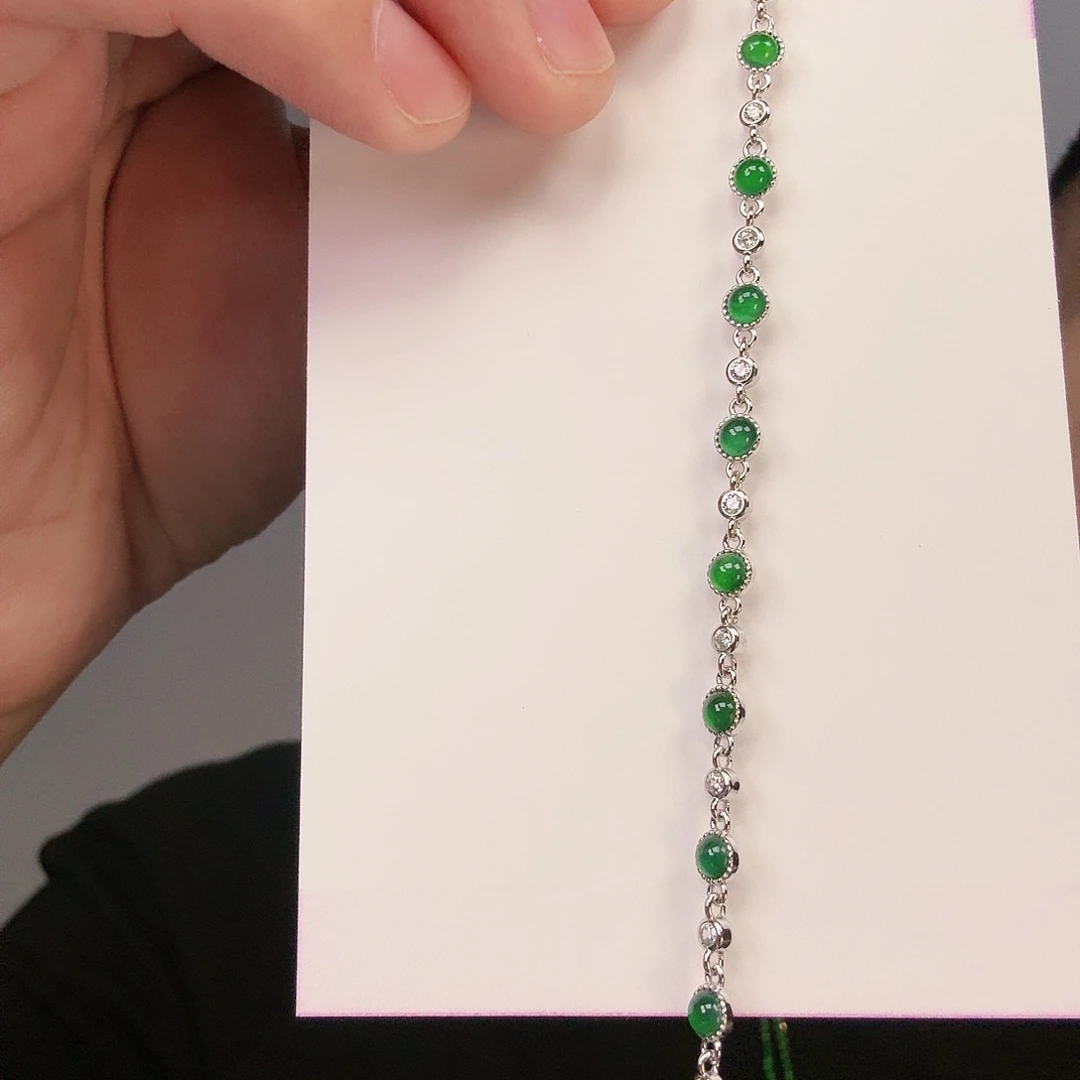 翡翠颈饰未镶嵌一件