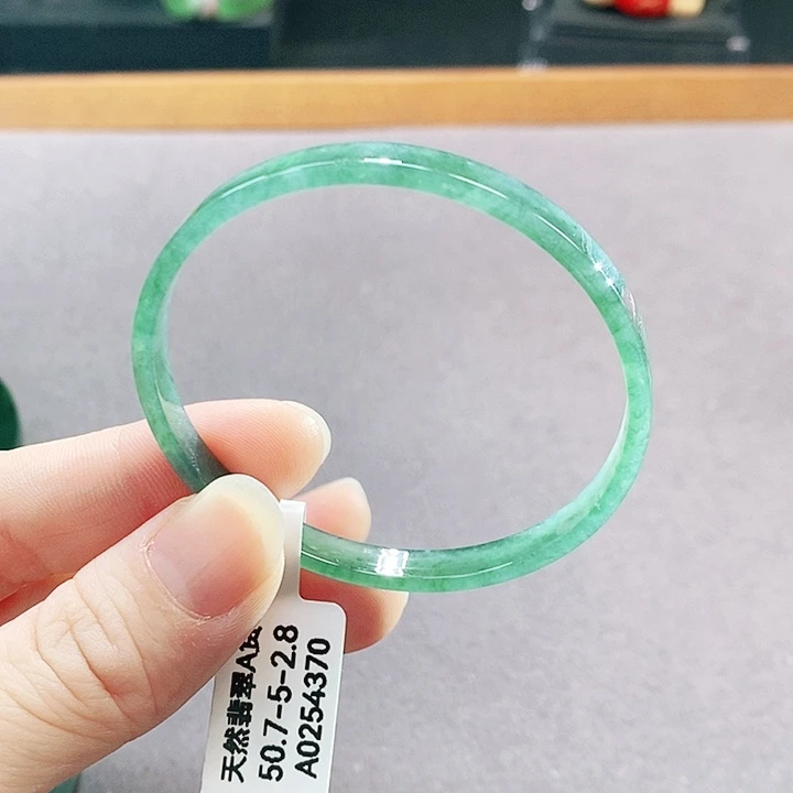 翡翠未镶嵌手镯（圆镯）