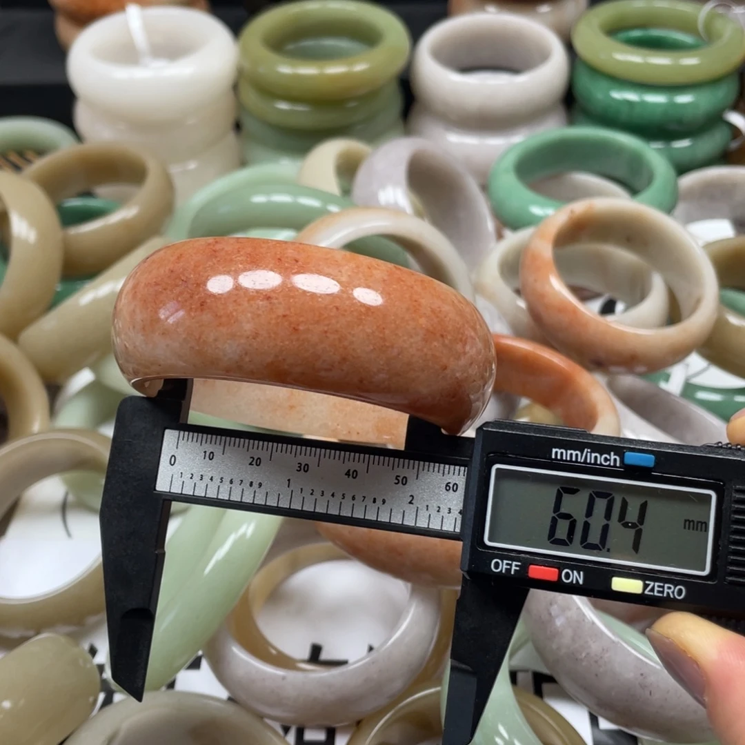 米***宝未镶嵌手镯石英质玉