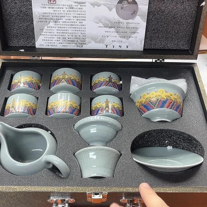 孤品茶具套装等。