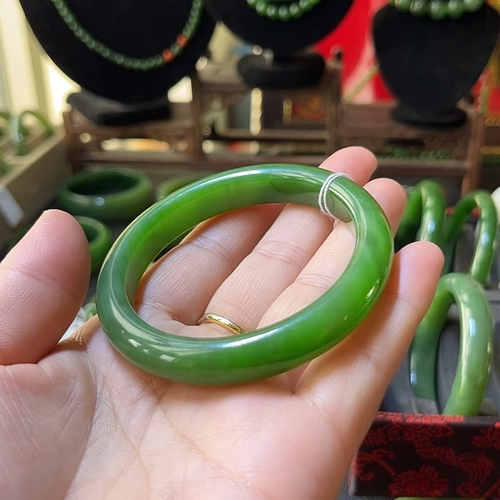 用***0和田玉（碧玉）未镶嵌手镯