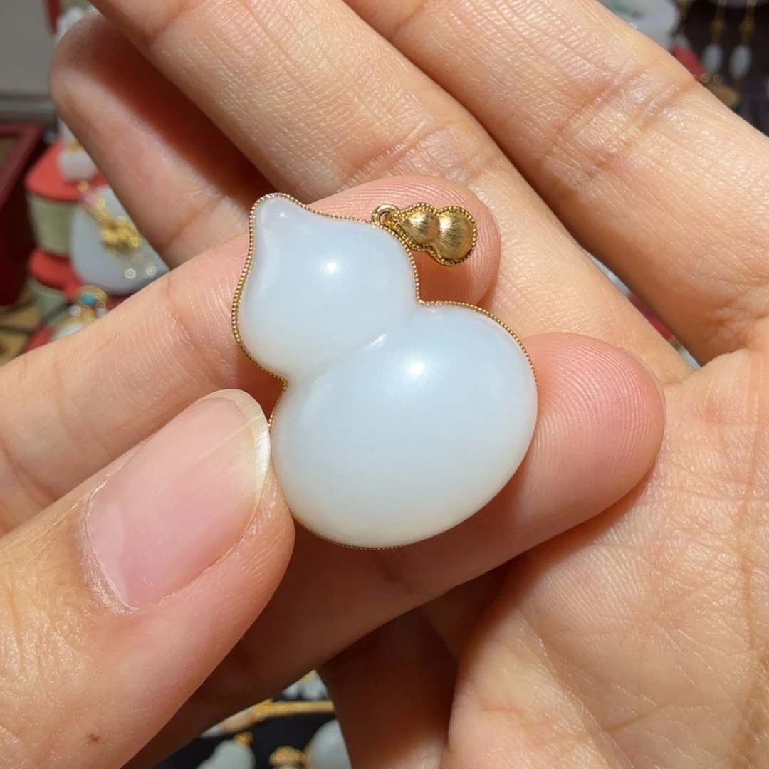和田玉18K金镶嵌颈饰