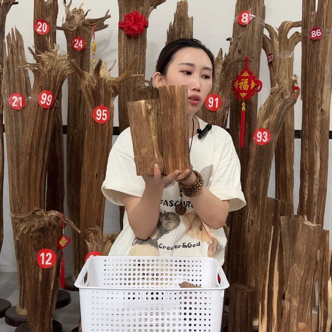 沉香碎屑沉香原材料