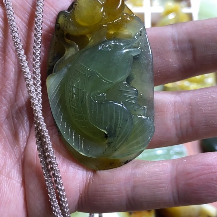 蛇纹石玉颈饰未镶嵌