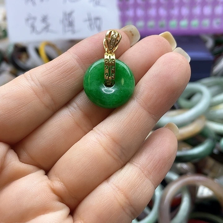 翡翠未镶嵌颈饰吊坠
