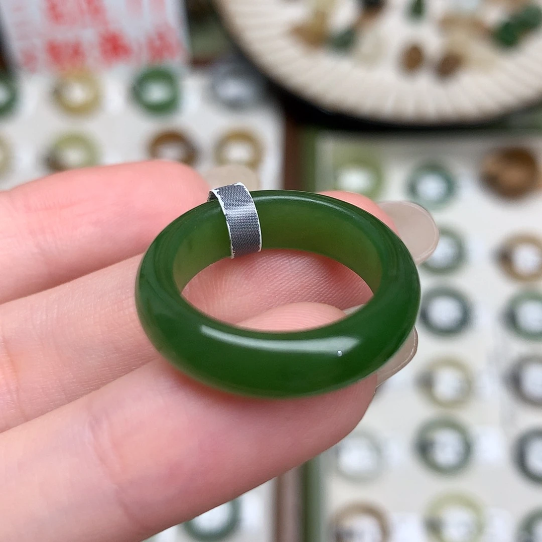 未镶嵌戒指和田玉