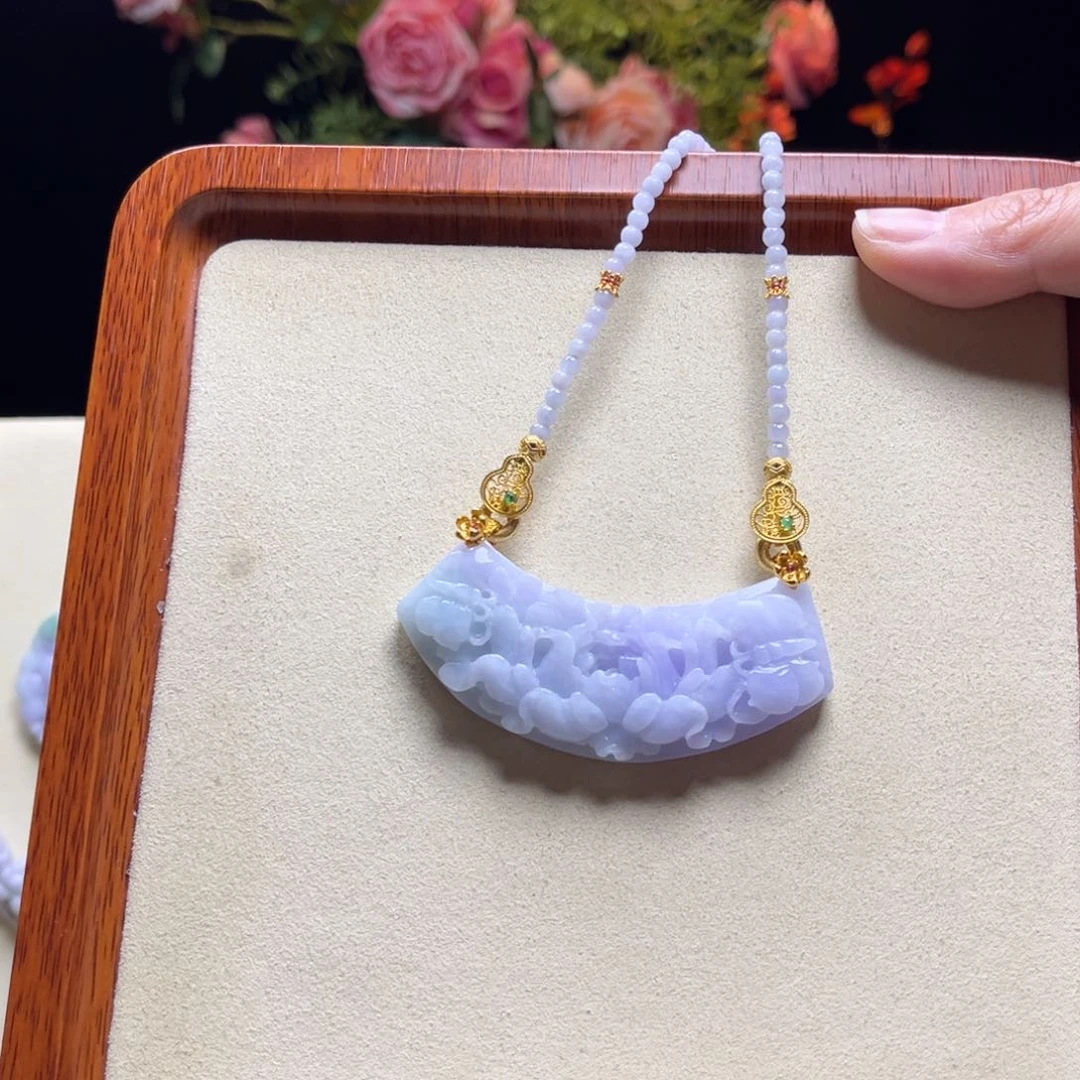 翡翠颈饰未镶嵌富贵花弯弯