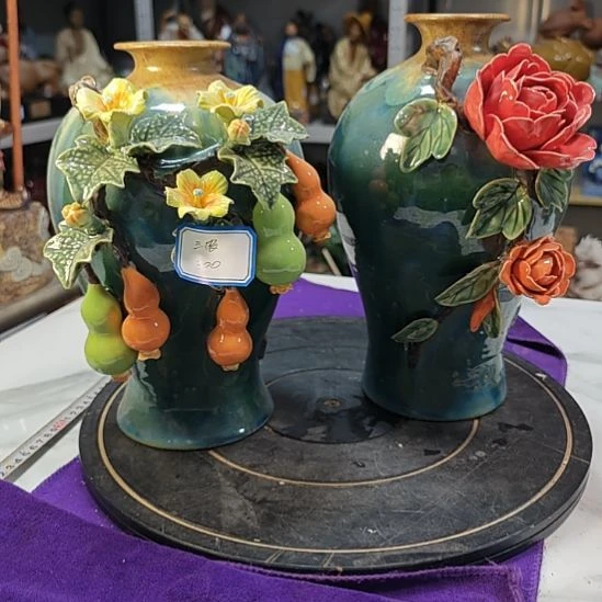 三***品石湾窑花瓶一对。。。。