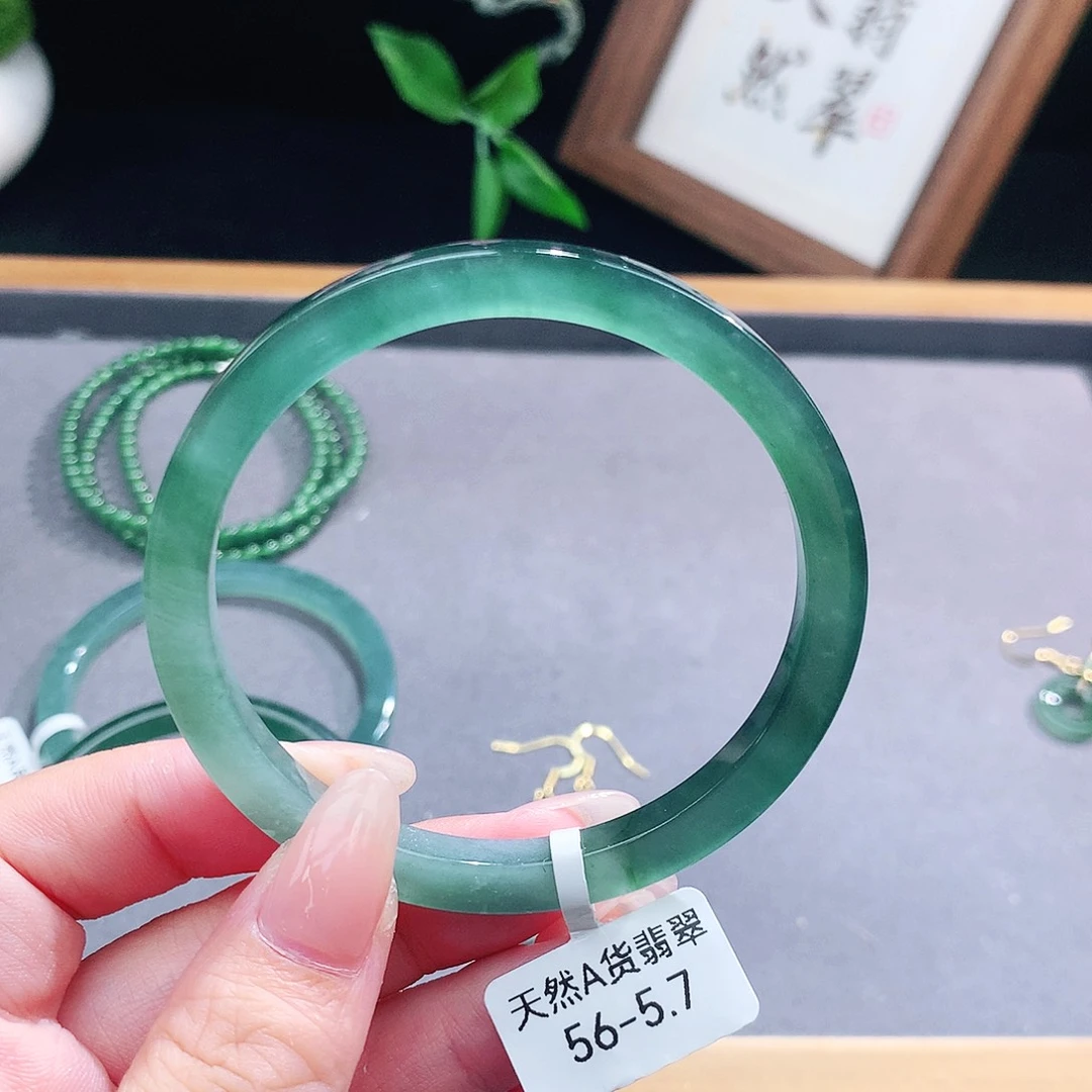 翡翠手镯（圆镯）未镶嵌