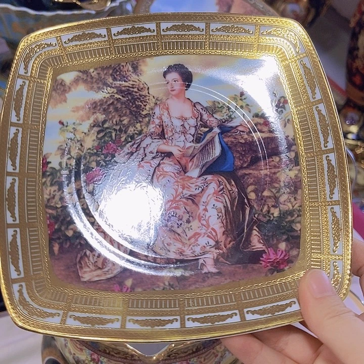 瓷片微瑕2只…………………………………