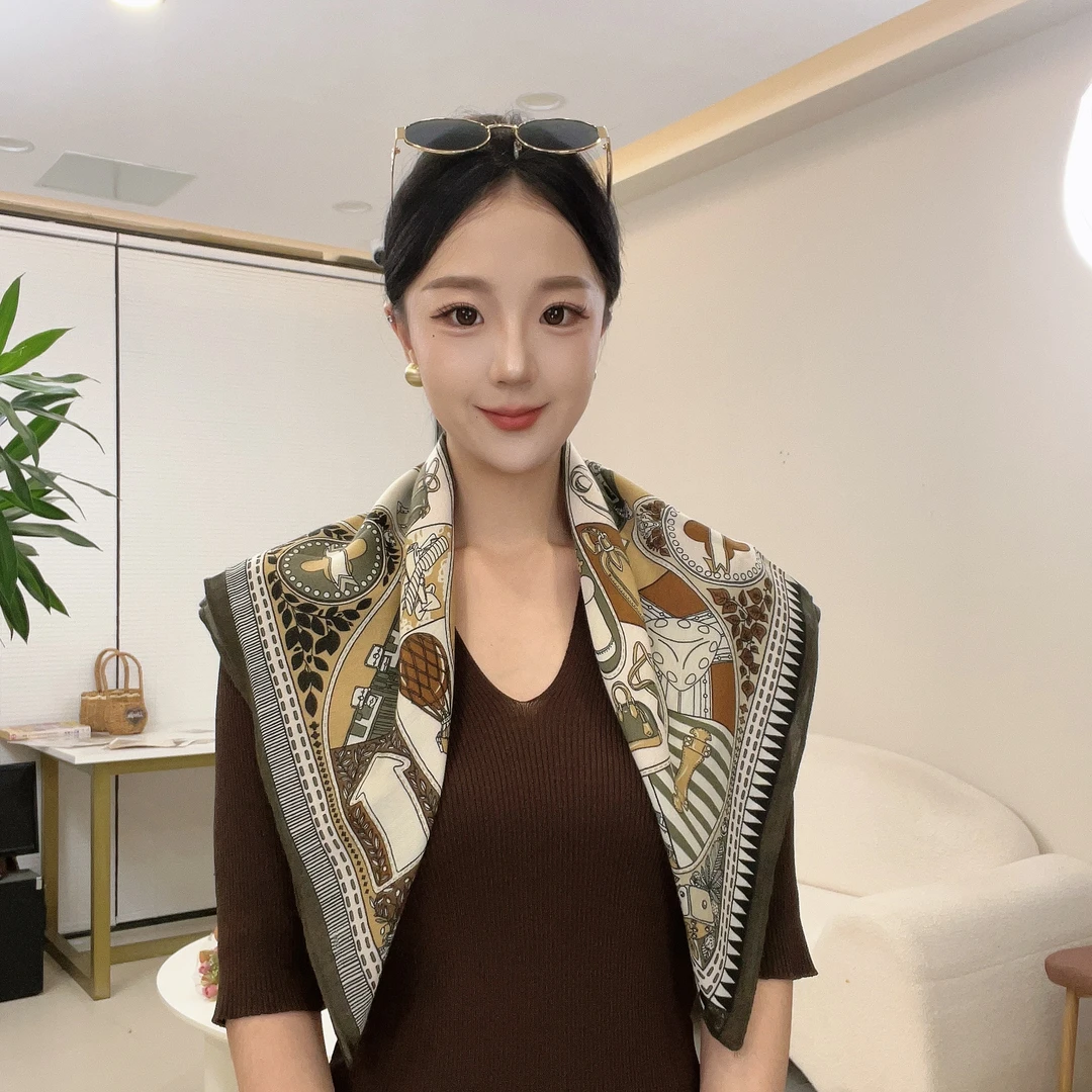 时髦复古欧美设计感印花方巾2025时尚百搭气质围巾