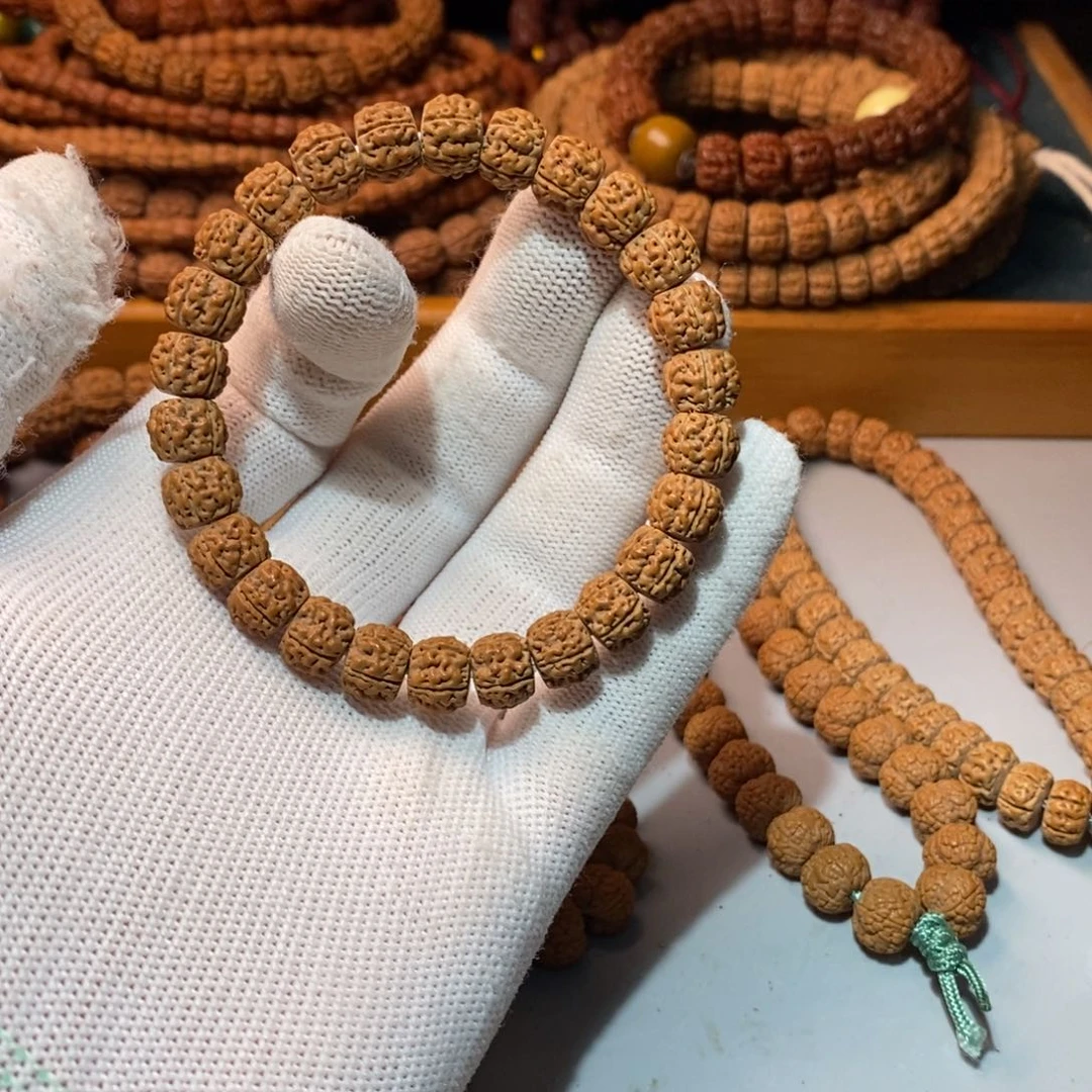 M***k金刚菩提手串客户订7➕老树王脖挂打底