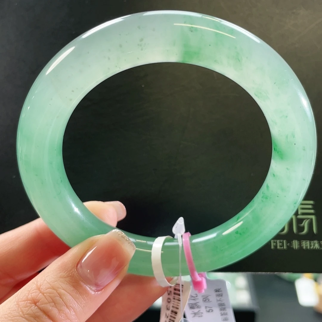 【闪购商品】未镶嵌手镯石英质玉