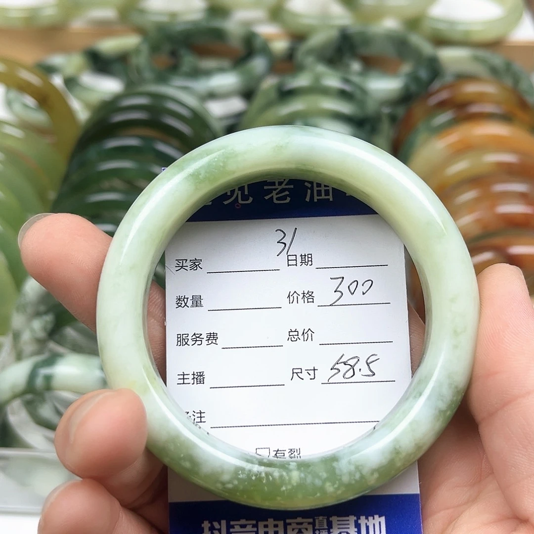 未镶嵌透闪石-蛇纹石玉手镯